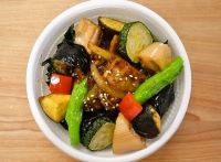 8種野菜豚生姜焼き丼